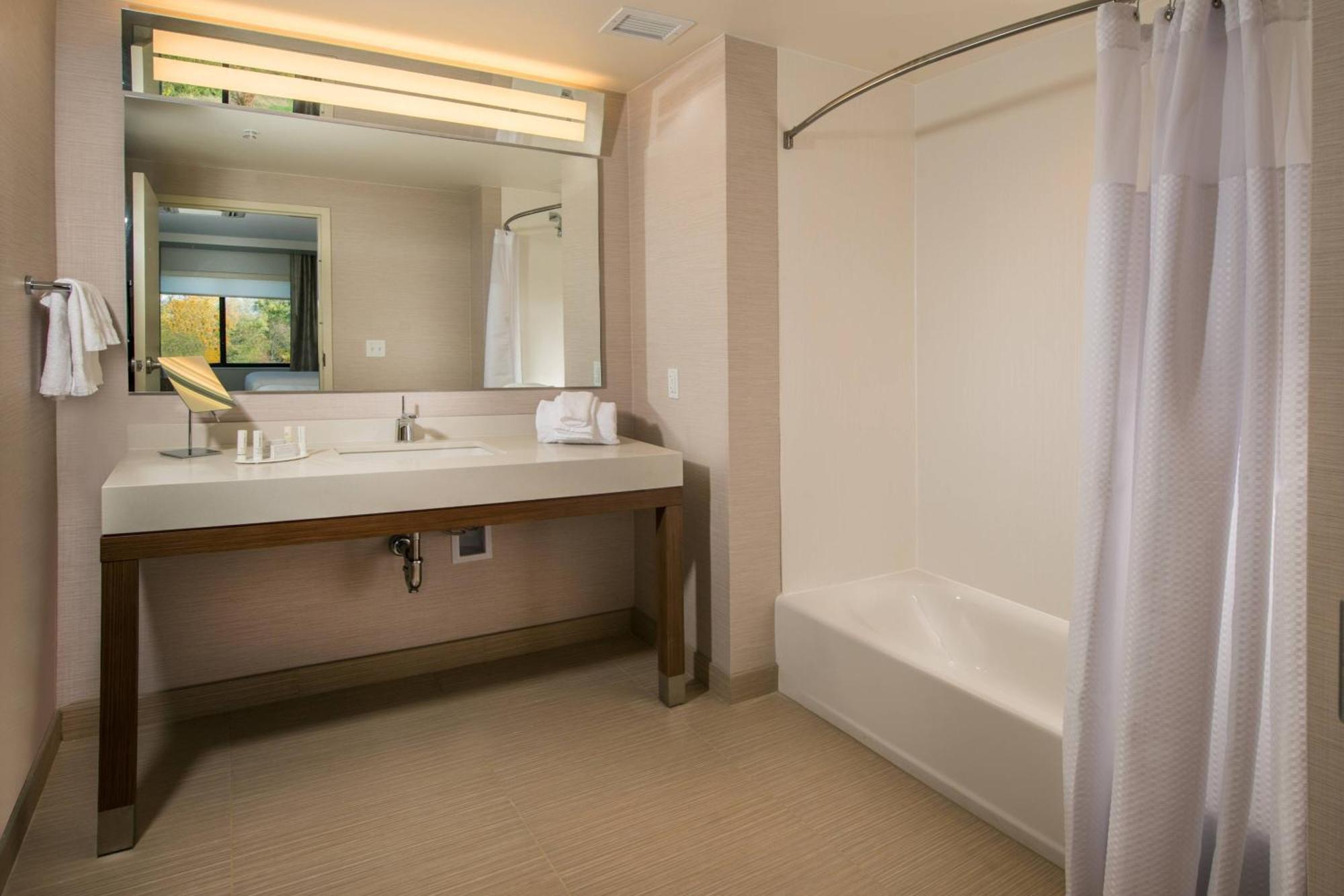 Courtyard By Marriott Shippensburg Hotell Exteriör bild